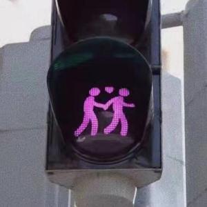 好想两个男人捆绑我做爱我
